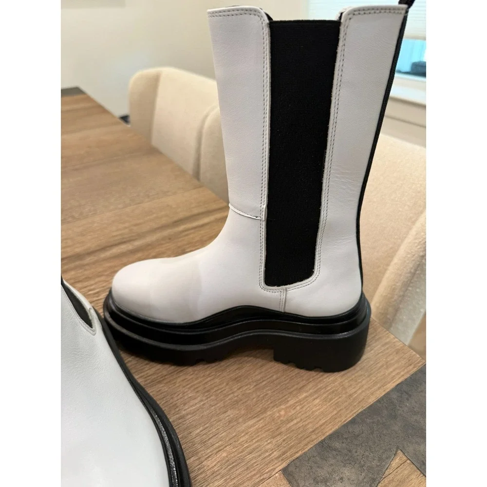 NWOB Bloomingdale's Aqua Jessy White Leather Pull On Chelsea Boots Booties 6.5 M